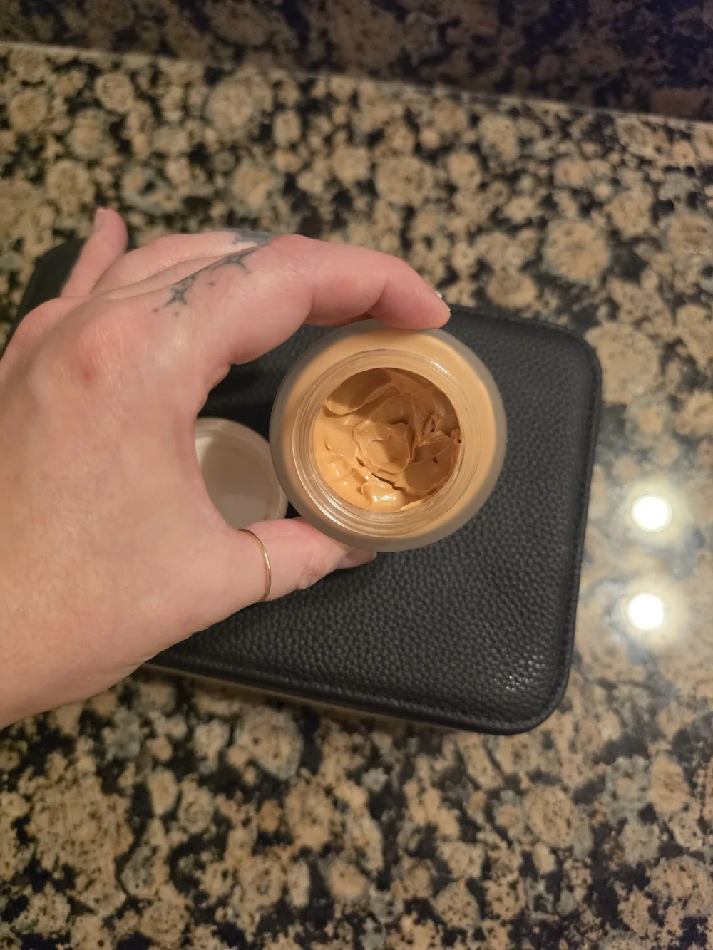 Vieve Face Cream in Gold Jar